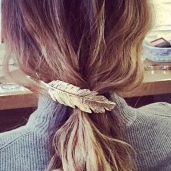 Brandy Melville Antique Gold Feather Hair Clip - Picture 2 of 5